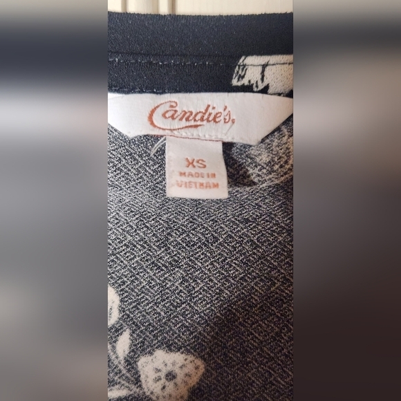 Candie's XS Knot Front Top - Picture 3 of 4